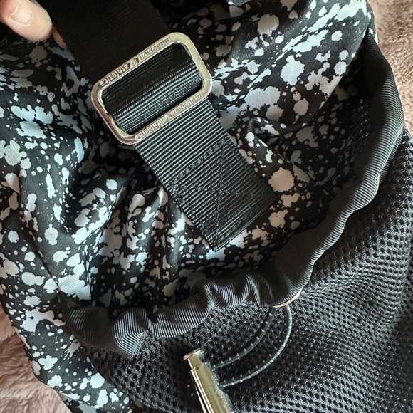 Lululemon duffle - Picture 8 of 8